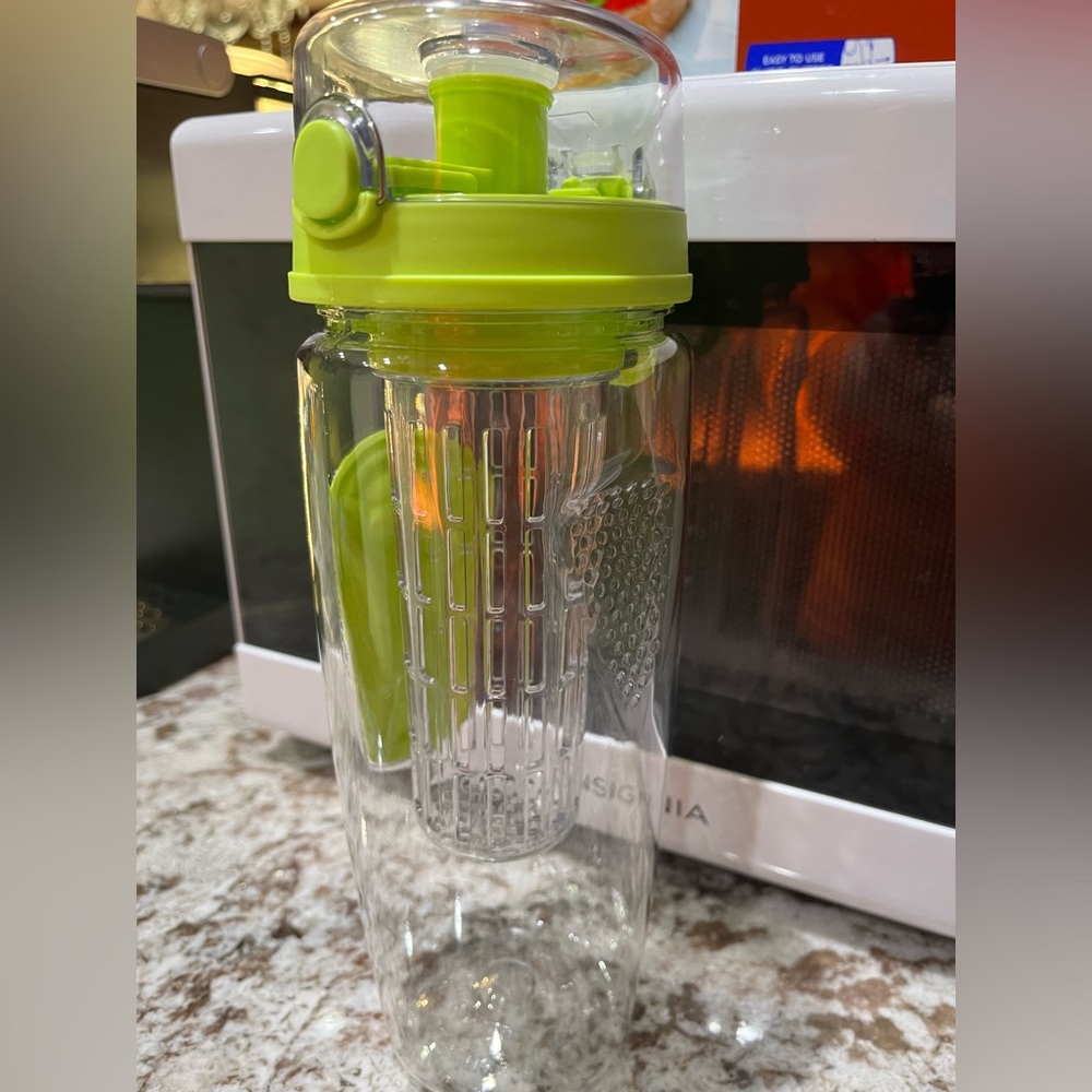 Fruit infused bottle 32 oz